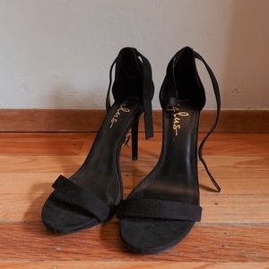 Black Strappy Heels • U.S. Women’s 9